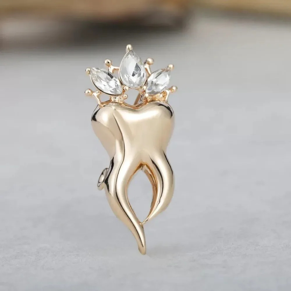 Crown Tooth Brooch - Picture 3 of 5